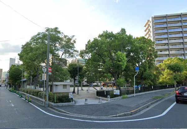 河原町公園　徒歩3分