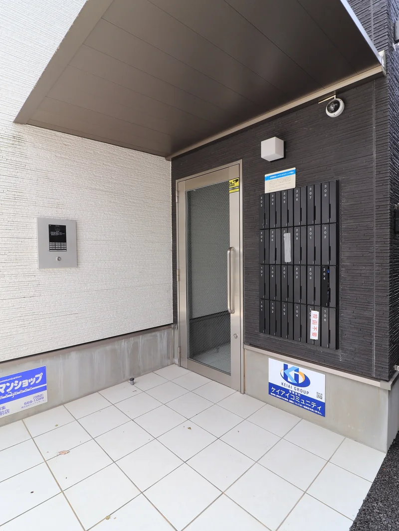 オートロックあり　セキュリティに考慮された物件で女性や法人様にも安心できておすすめです♪　集合ポストあり　郵送物の受け取りも可能です。