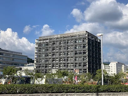 広島県医師会館まで徒歩１３分