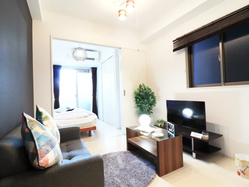 築浅の物件で清潔感のある物件となっております♪自宅で暮らすようなゆったりとした空間が魅力的♪出張の方はもちろん、学生さんや観光でいらっしゃる方にもKマンスリーのお部屋は家具・家電・備品の充実度が高いため大変ご好評いただいております