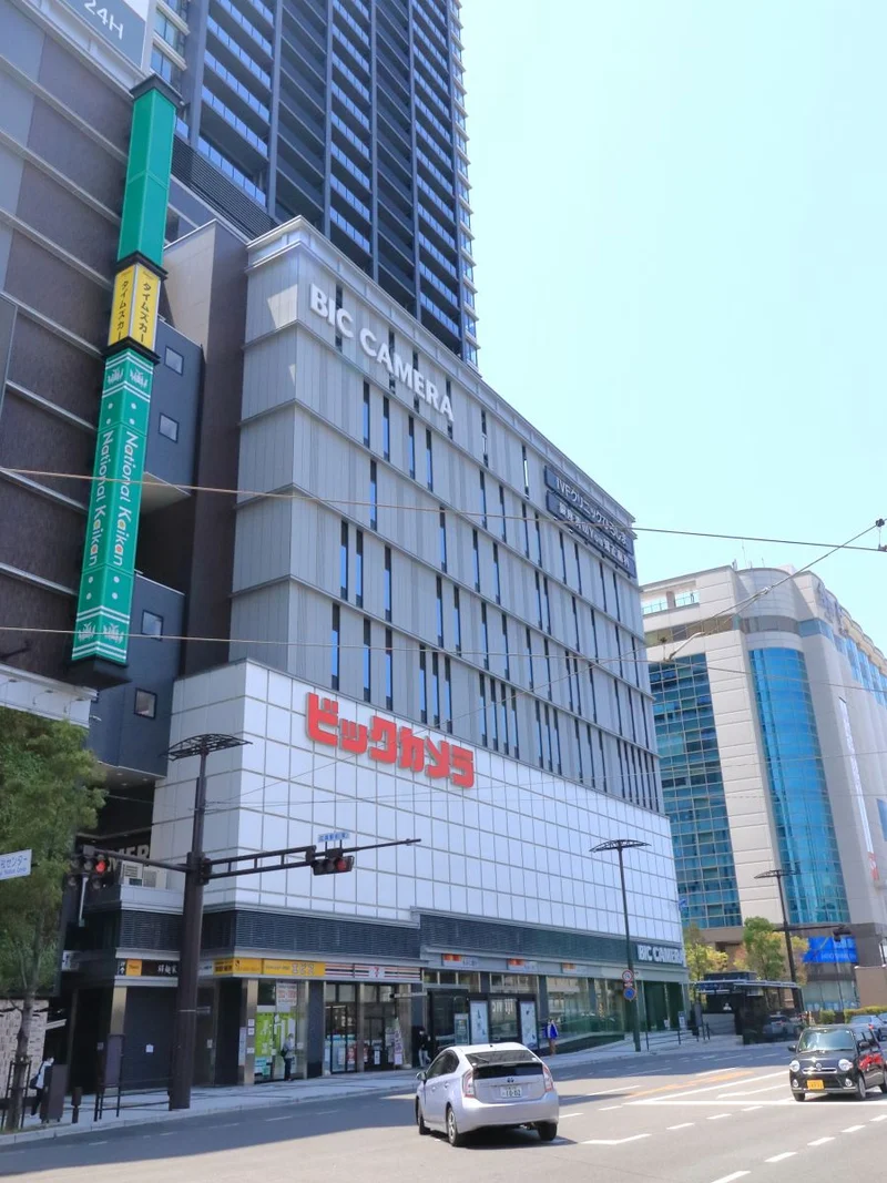 ビックカメラ　徒歩7分　広島駅目の前で、各種クリニックや飲食店などのテナントも入っています。