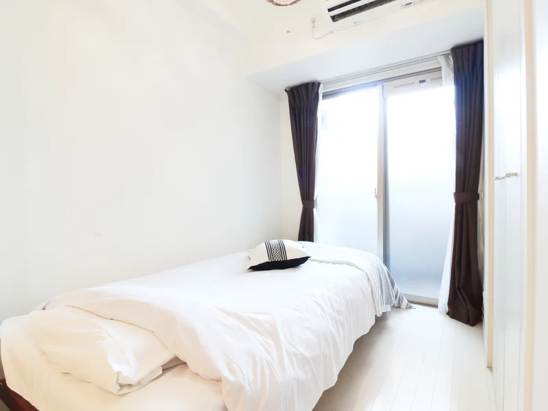 仕切りを使えば個室になるので、リラックスして就寝できます。　ゆったりお休みいただいて、次の日もスッキリと元気にお過ごしを！