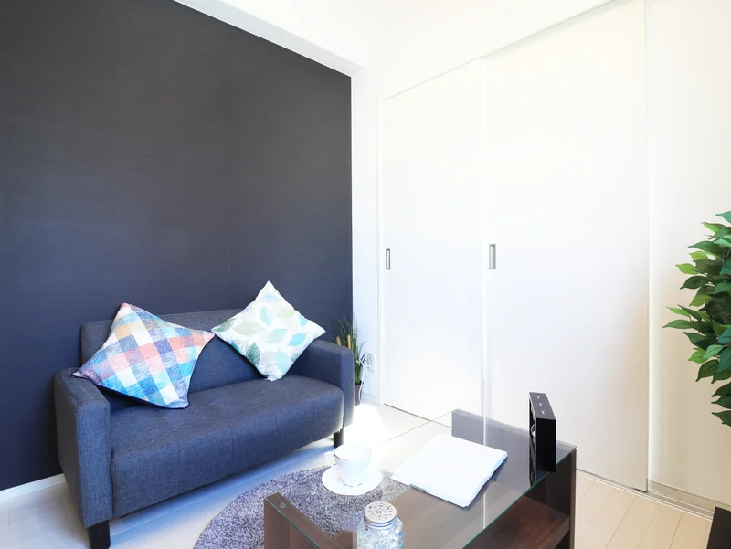 呼び出し口　鍵を使ってオートロックを開錠します