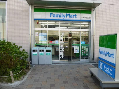 ファミリーマート 広島駅北口店まで徒歩５分