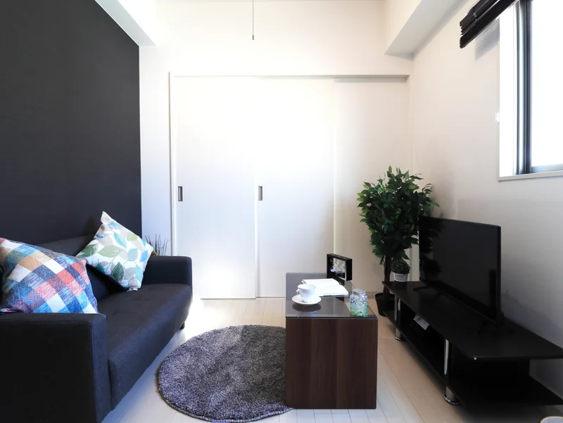 築浅の物件で清潔感のある物件となっております♪自宅で暮らすようなゆったりとした空間が魅力的♪出張の方はもちろん、学生さんや観光でいらっしゃる方にもKマンスリーのお部屋は家具・家電・備品の充実度が高いため大変ご好評いただいております