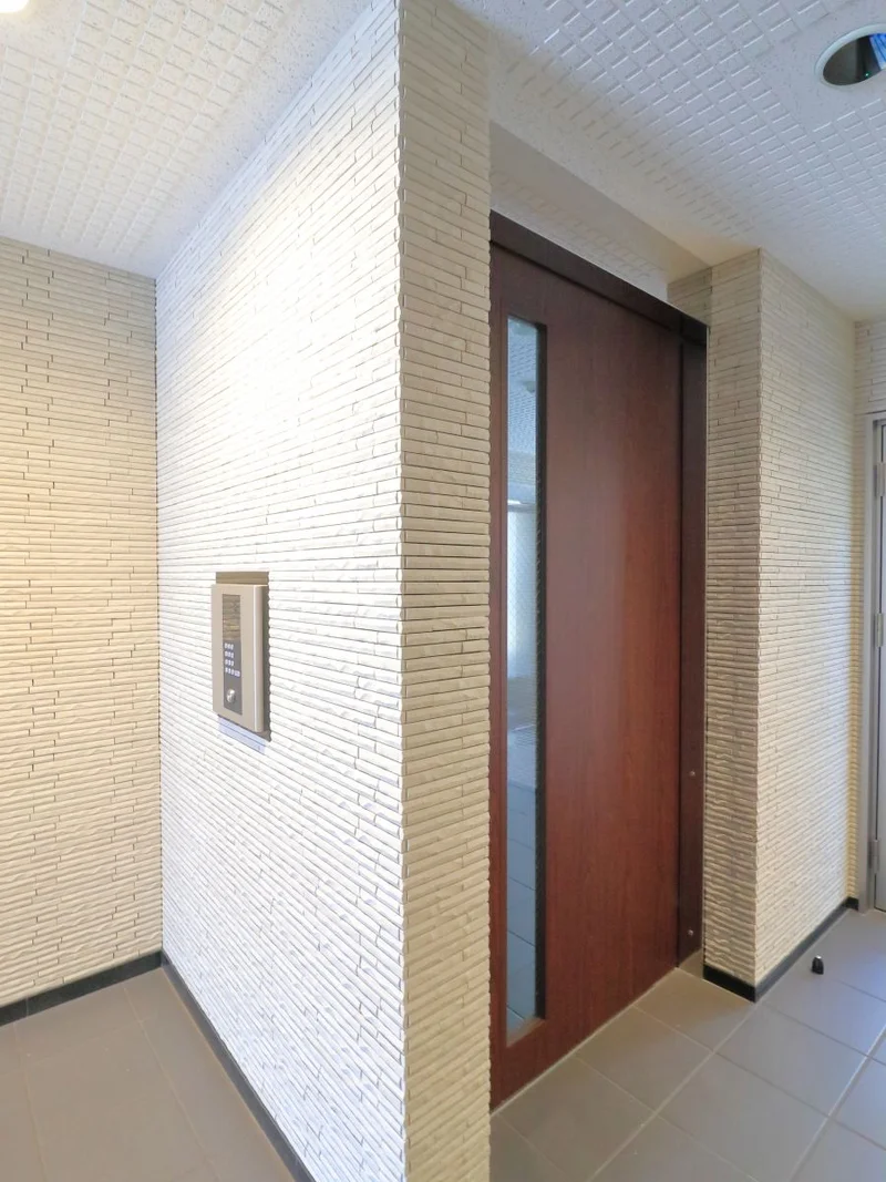 エントランスもとても清潔な空間(＾＾)♪エレベーター・オートロック完備！