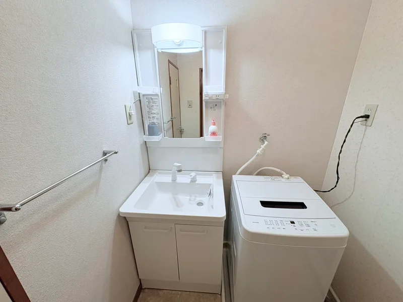 嬉しい独立洗面台付★☆忙しい朝でも余裕をもって身だしなみが整えることができます♪