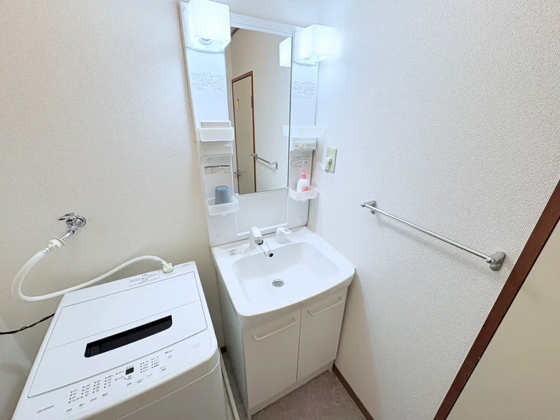 嬉しい独立洗面台付★☆忙しい朝でも余裕をもって身だしなみが整えることができます♪