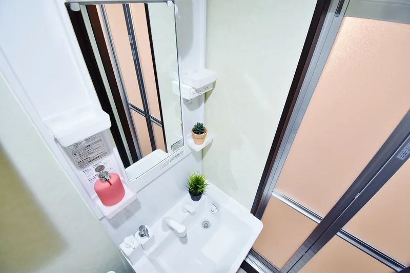 独立洗面台です♪洗濯機も室内に設置しており、岡山医大前ウィークリーマンションでは、洗濯用洗剤もご用意しており、ご入居後すぐにご利用が可能です(^^♪