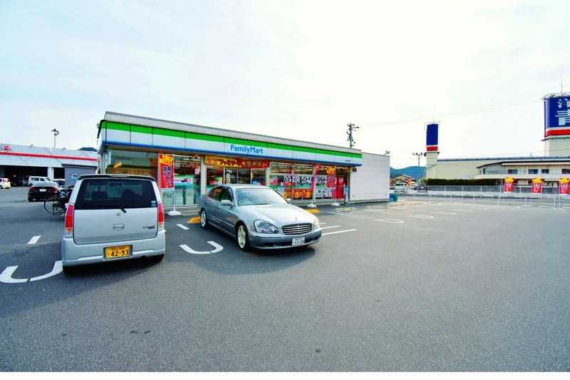 ファミリーマート 岡山平島店まで徒歩6分、500m｡