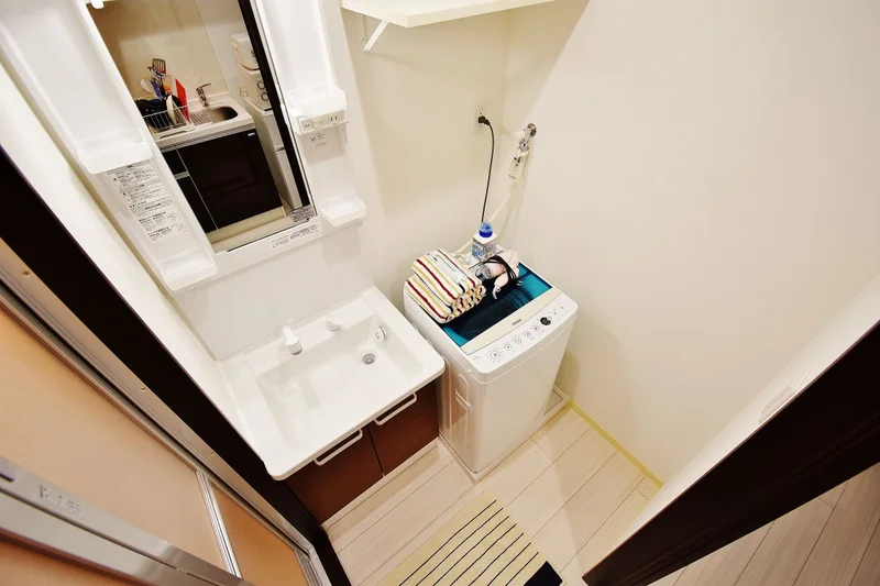 嬉しい独立洗面台付き♪大きな鏡で身支度!(^^)!急がしい朝もバタバタしません♪室内洗濯機には、ご入居当日からご利用いただけますよう、洗濯用洗剤もご用意させていただいております☆彡