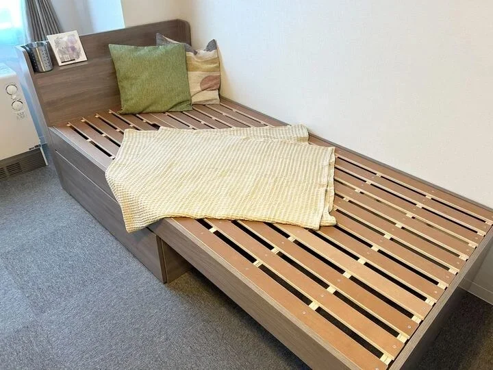 シングルサイズベッド（レンタル寝具セットあり）