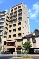 オートロック完備！呉駅にも徒歩で迎える距離なので交通の便が良く、人気の物件です。周辺には、コンビニや飲食店が多数ありとても便利な立地となっております。