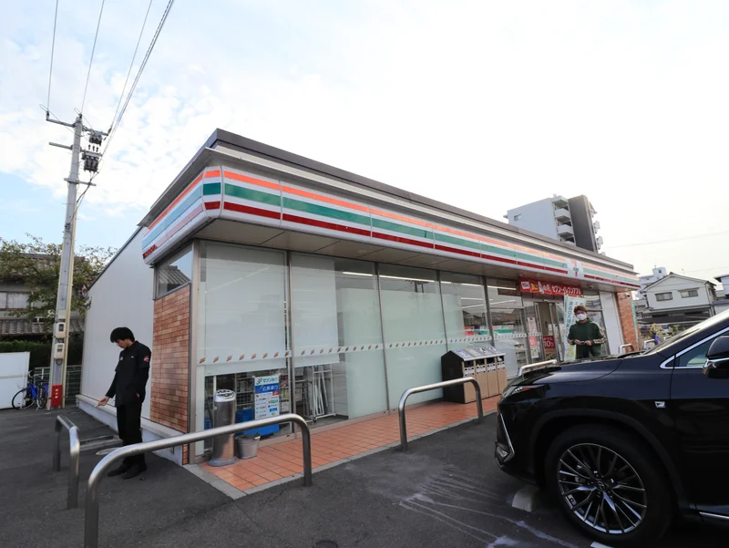 セブンイレブンまで徒歩１３分