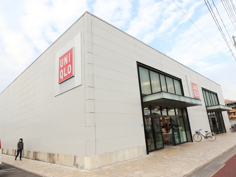 ユニクロ 福山明神店まで車で６分