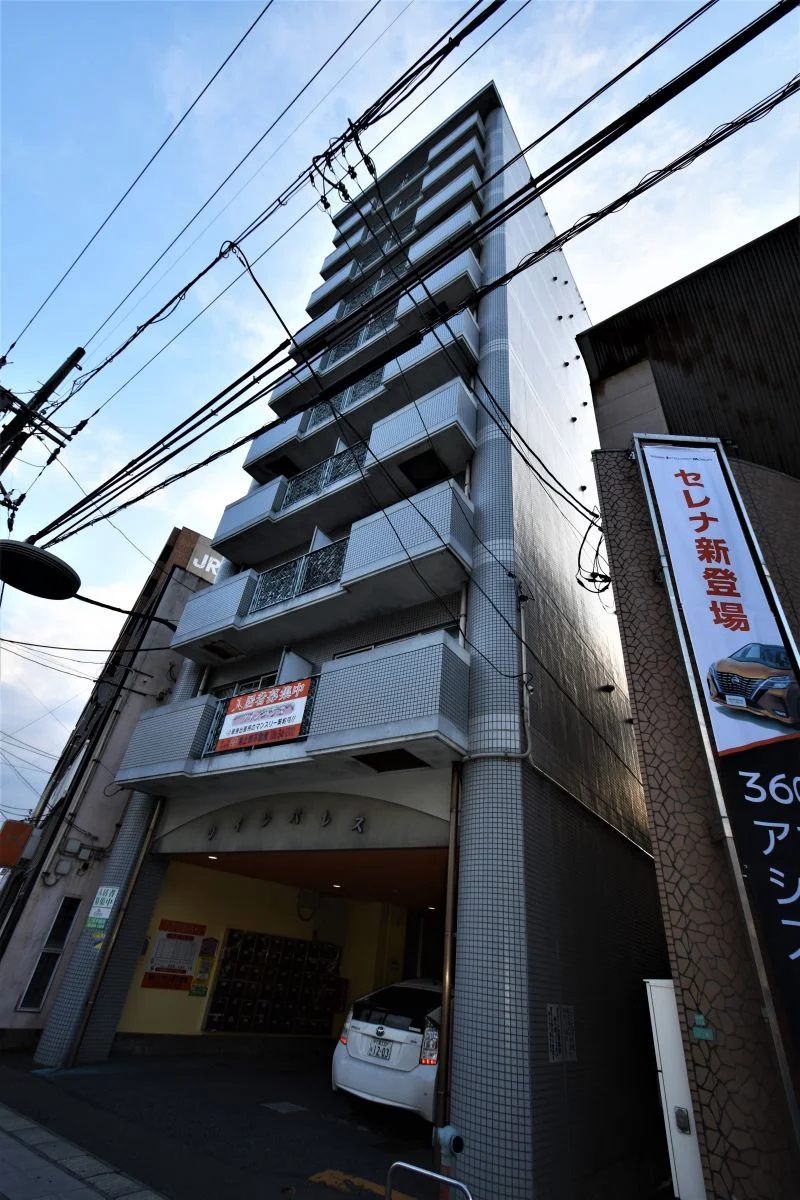 ネットWi-Fi無料！オートロックあり♪近隣駐車場あり！下関駅にも徒歩で迎える距離なので交通の便は良く、コンビニ・スーパーなども周辺にあるんで便利な立地です。