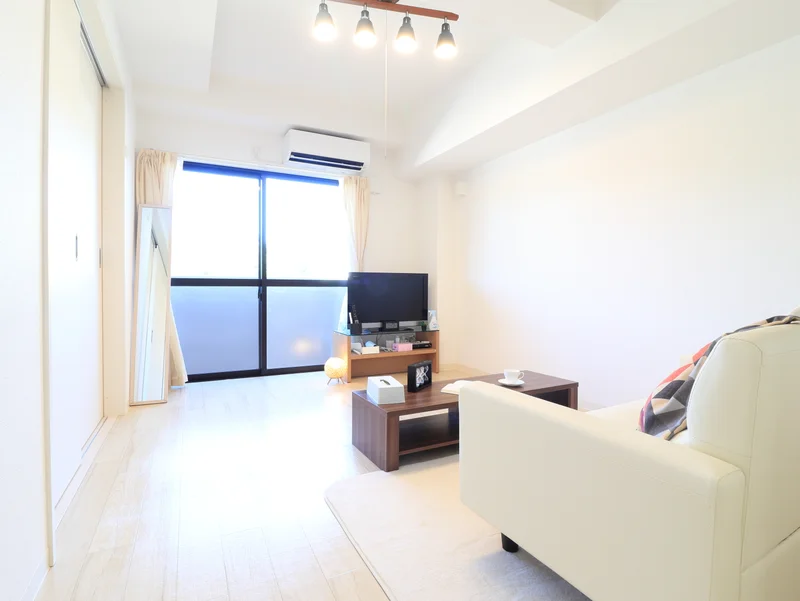 テレビ付き　ソファもあり　休日や仕事帰りに楽しめます！