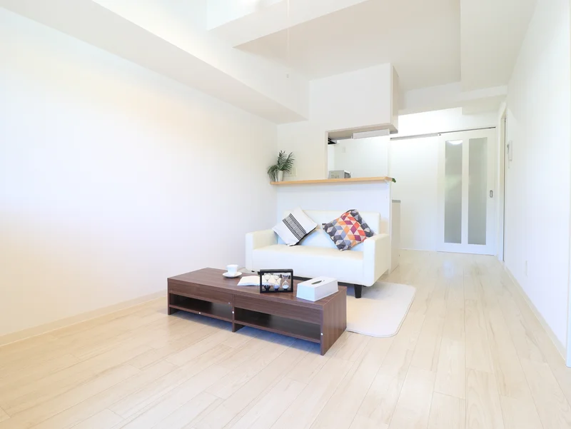 山口にハイグレード物件のウィークリー・マンスリー物件が新規オープンです(^^♪　白を基調とした清潔感のある明るいお部屋となっております！