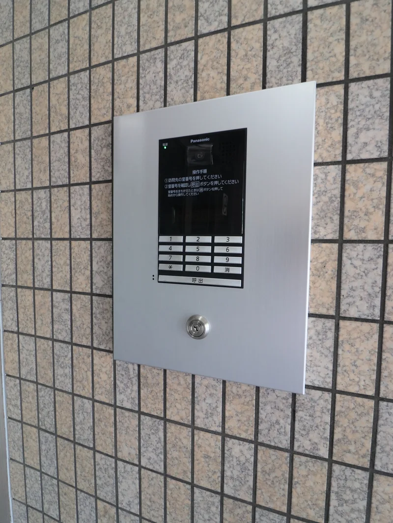 オートロック・インターホン付きでセキュリティ面も安心ですね！！