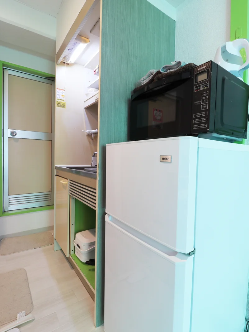 シューズボックス有明るい玄関！WI-FI付！靴ベラやスリッパもご用意しておりますので是非ご活用ください♪