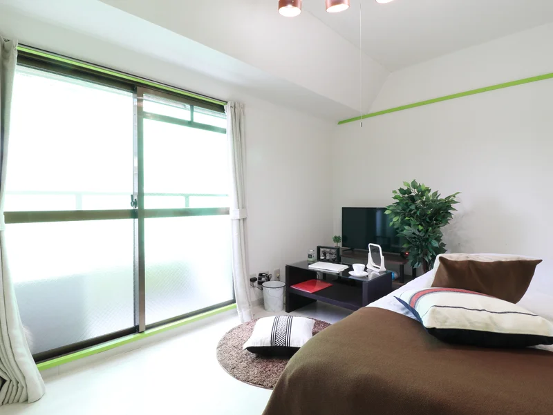 家具家電付きで入居されたその日から自宅のようにくつろいでいただける空間となっております。