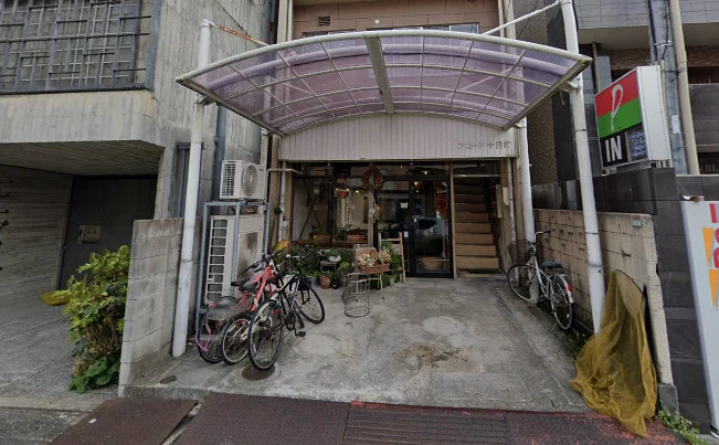 喫茶 めくる　徒歩7分