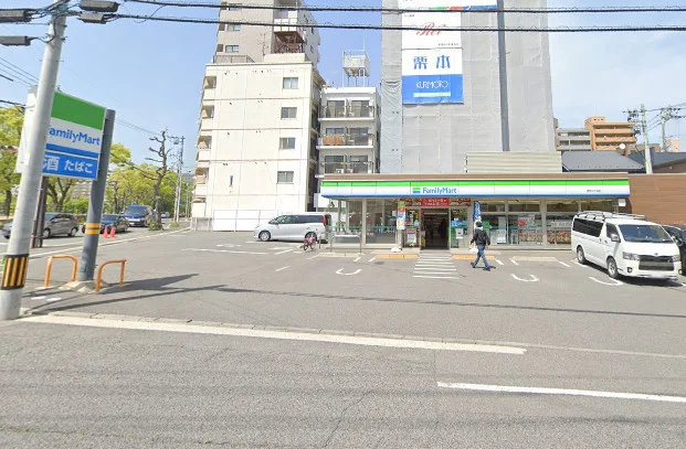 ファミリーマート 堺町二丁目店　徒歩3分