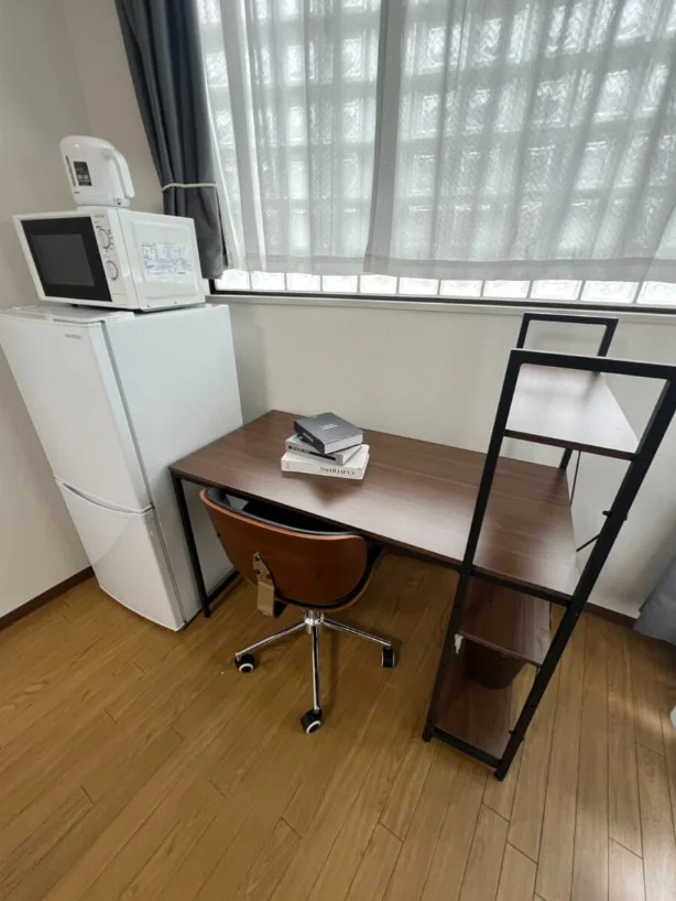 デスクセット♪お仕事にも♪冷蔵庫・電子レンジもございます♪