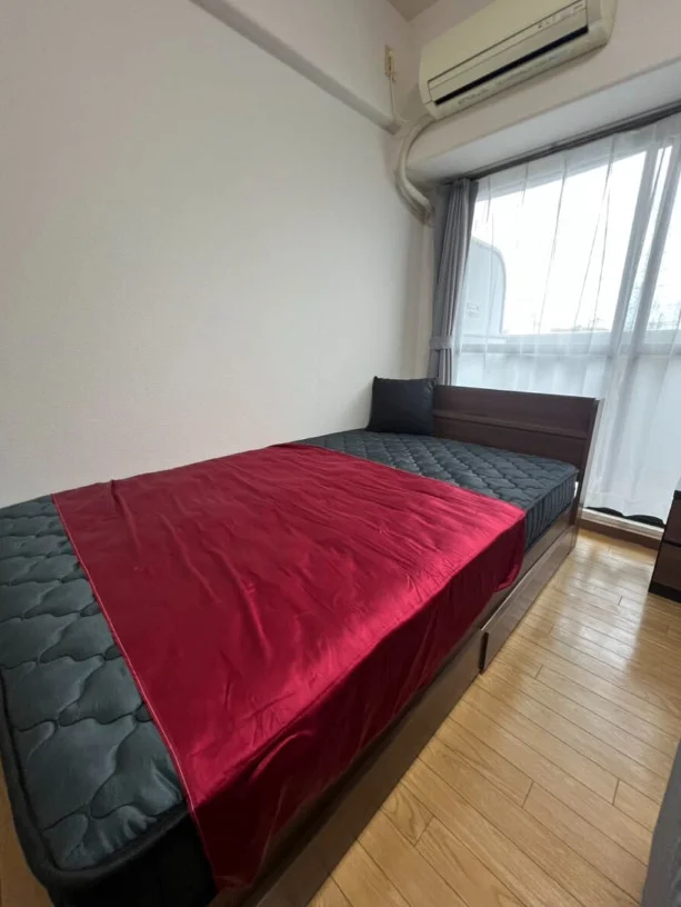 セミダブルベッドは少し硬めで快適な睡眠を提供可能♪