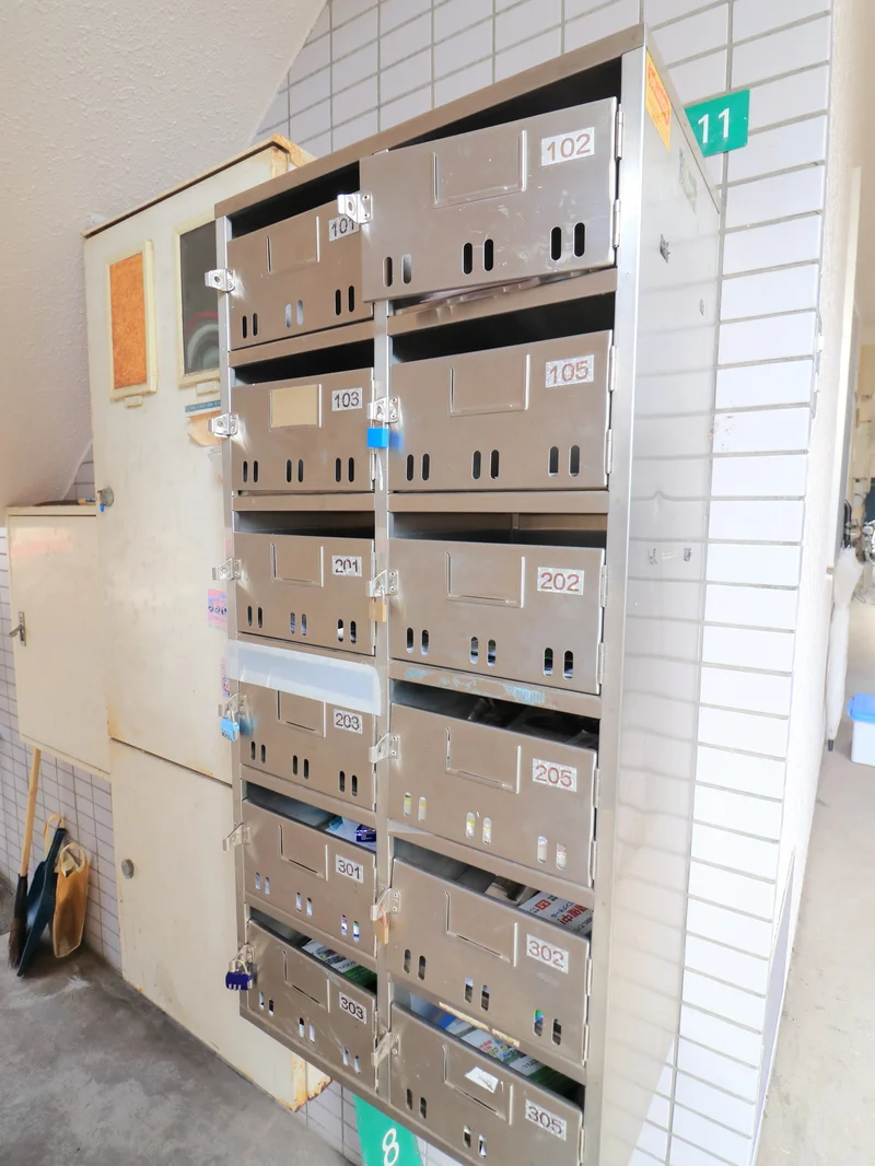 集合ポスト　郵便物の受け取りなどできて便利です。