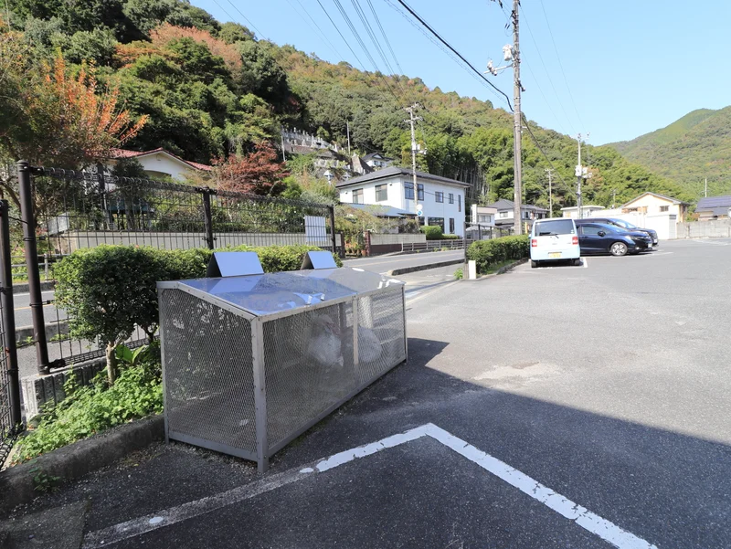 敷地内ゴミ捨て場