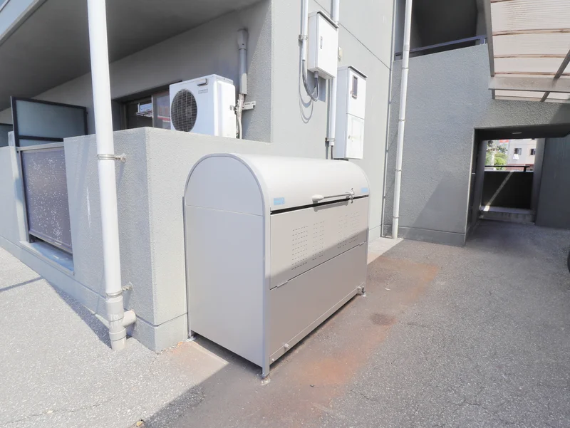 ゴミ捨て場　敷地内ありで朝の忙しい時間帯でも楽々ゴミ捨て！