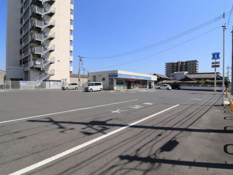 ローソン・・・最寄りのコンビニになります！