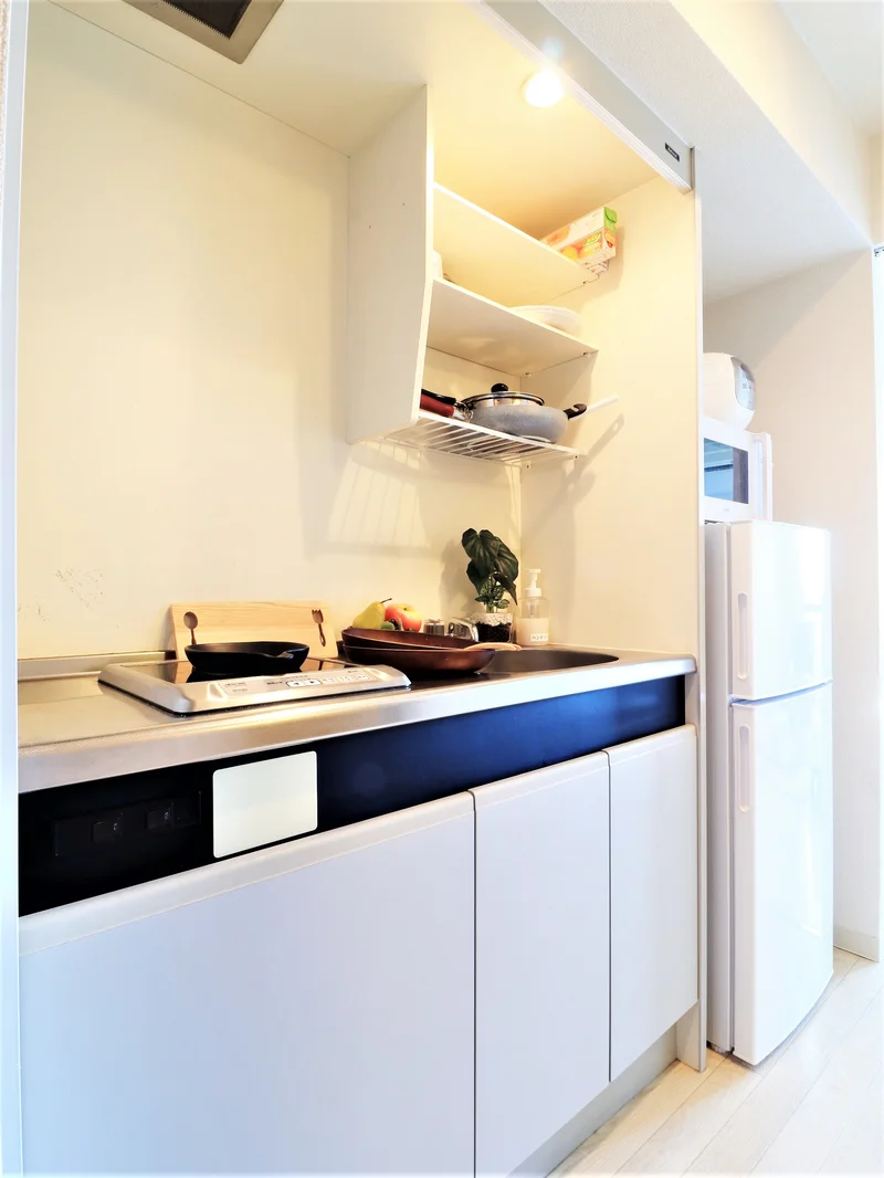 システムIHコンロ　広々としていて自炊するのに便利！　調理器具や食器類などすべて標準品です