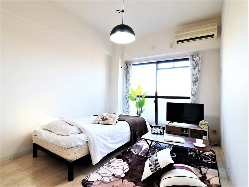 お布団やラグマット・照明やカーテンなど　一つ一つをオシャレにこだわった品に！クッションフロアも明るいので　全体的に　爽やかテイストです！