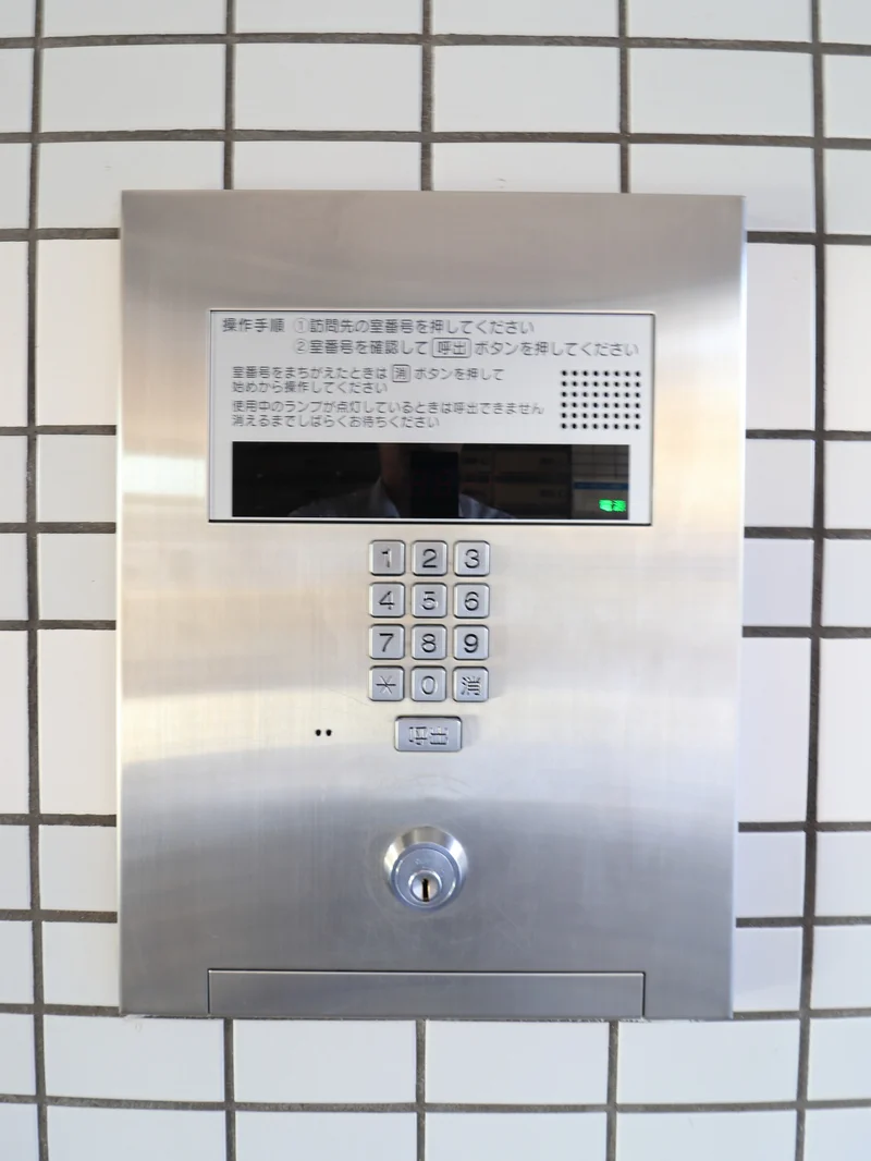 オートロック呼び出し口　セキュリティに考慮されていて　安心安全な物件です！