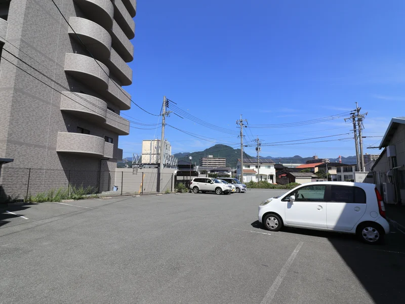 敷地内駐車場あり　車移動される方にも便利な立地となっております