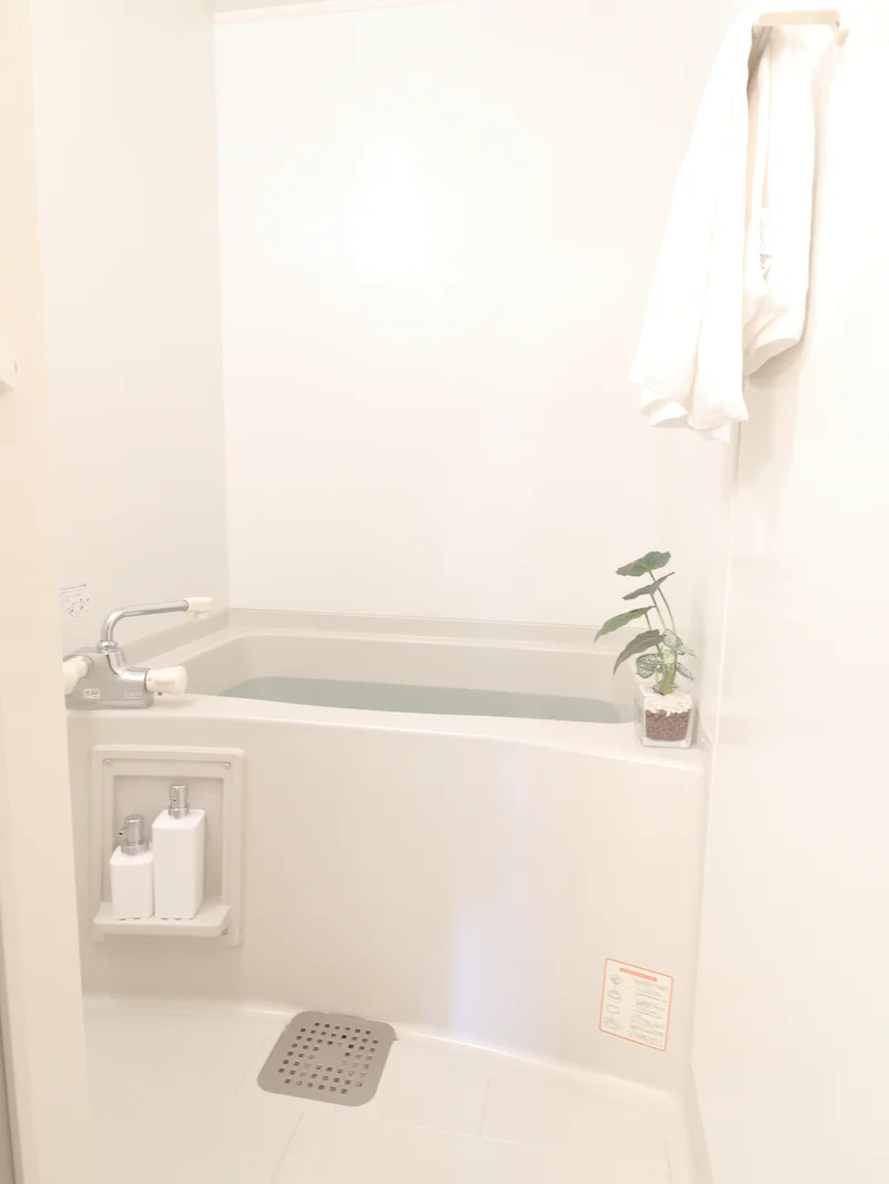 バストイレ別！シャンプーやボディーソープをご用意させていただいてるので入居してすぐ湯舟に浸かって疲れを癒すことが可能です♪