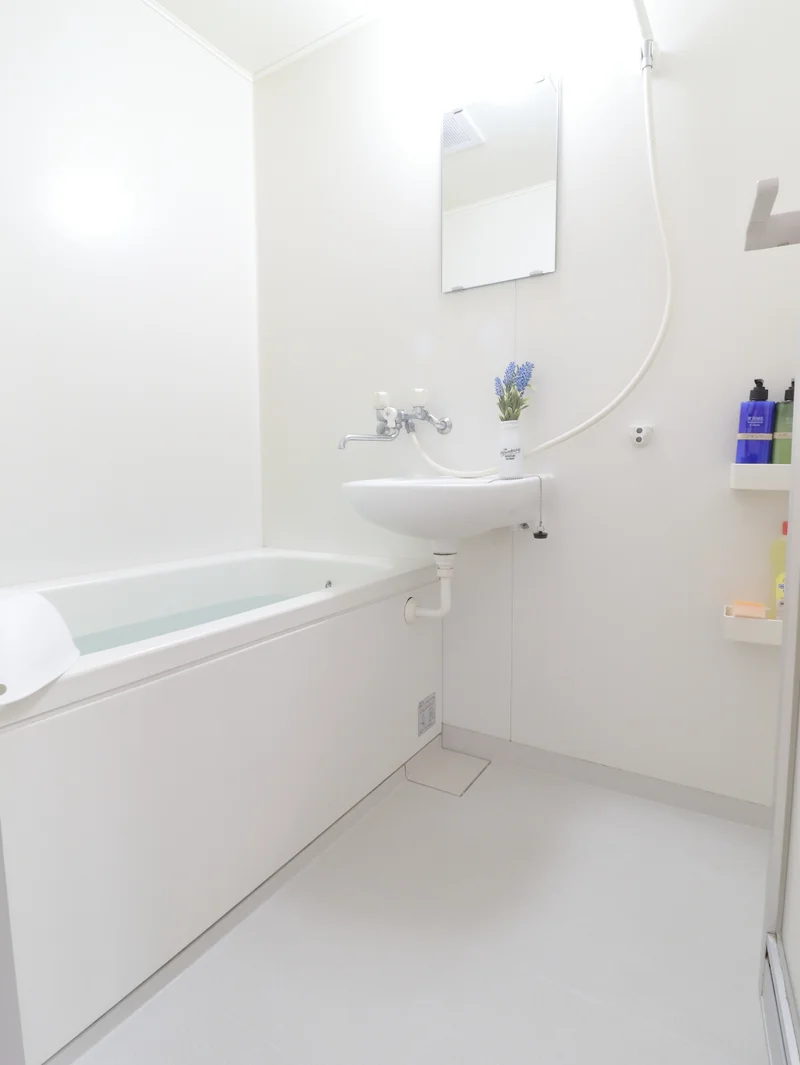 バストイレ別！シャンプーやボディーソープをご用意させていただいてるので入居してすぐ湯舟に浸かって疲れを癒すことが可能です♪