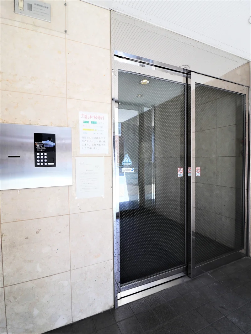 オートロックやEVあり！　高層マンションで集合ポストもあり！