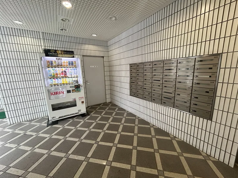 1階のエントランスには自動販売機を設置♪便利です(^^)/