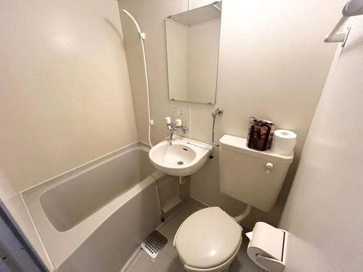 ユニットバスタイプ　※設置備品の種類・デザイン等写真と異なる場合がございます。