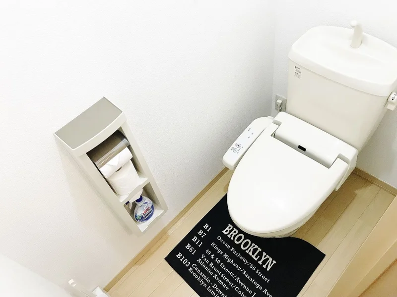 トイレはウォシュレット付き★トイレットペーパーや清掃品などもご用意しておりますのでご活用くださいね(*’ω’*)