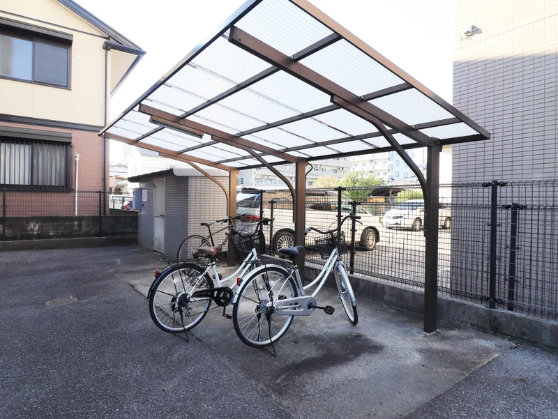 駐輪場あり　近場へのお出かけや通勤などにあると嬉しい設備です。