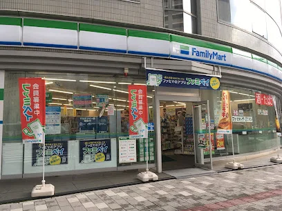 ファミリーマート 広島金屋町店まで徒歩４分
