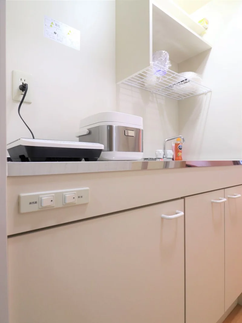 お手入れが簡単なIHコンロですので常に綺麗好きの方にもオススメです。ご用意しているフライパンももちろんIH対応のものなので、入居してすぐ自炊も可能です♪