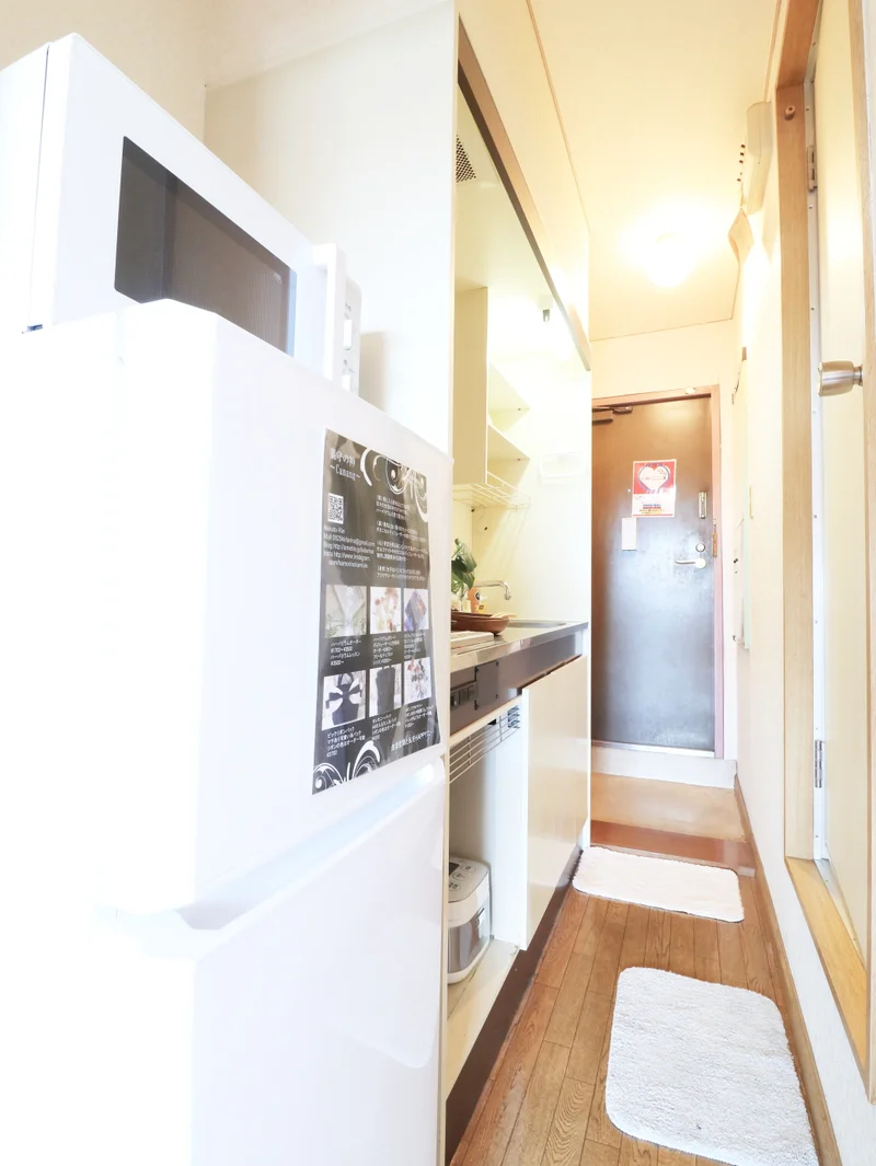 キッチンはお手入れが簡単なIHコンロですので常に綺麗好きの方にもオススメです。ご用意しているフライパンももちろんIH対応のものなので、入居してすぐ自炊も可能です♪