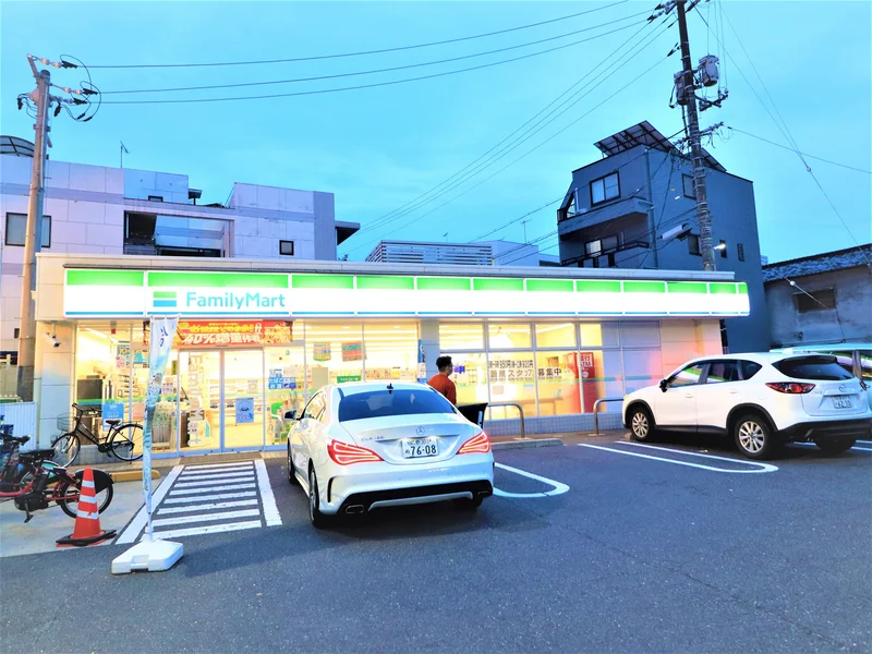 ファミリーマート 中広三丁目店まで徒歩１２分