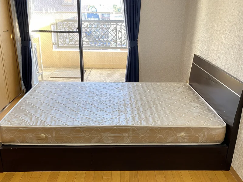 セミダブルのベッドになります★