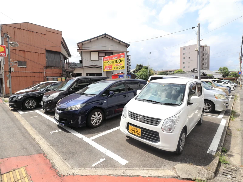 マルモパーキング白銀１（90分100円　最大12時間400円　2020年8月現在）